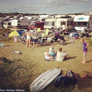 Våra intervjupersoner vittnar om att surfparkeringen varit en viktig mötesplats som bidragit till att flera människor bosatt sig i Varberg och där skapat arbete för sig själva och andra, och således