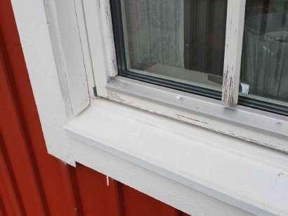 Fönster Fönster är i behov av målning/underhåll.