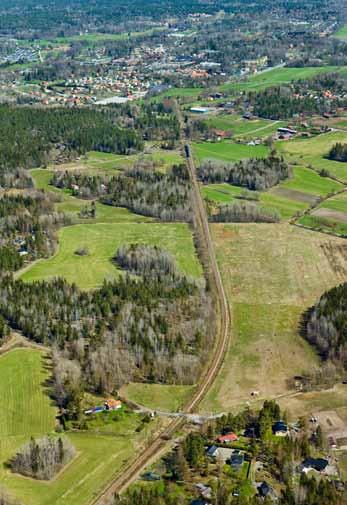 Spåren går genom skog på den södra delen av sträckan.