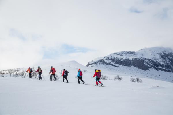 INFORMATIONSBLAD Vinter 2020 Saltoluokta - Grundkurs i turskidåkning Skidäventyret väntar! Välkommen till Saltoluokta för att lära dig grunderna i turskidåkning.
