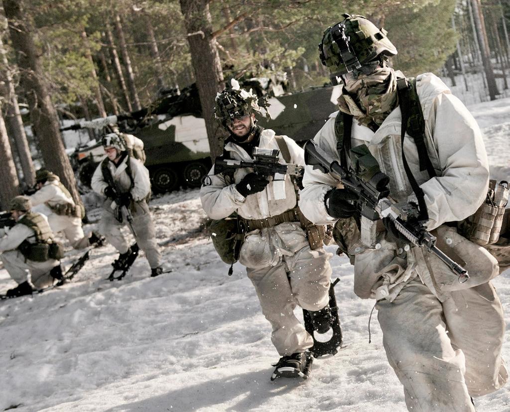 SOL OCH SNÖ I VINNANDE KOMBINATION Foto Jimmy Croona/Försvarsmakten Övningen Vintersol i fjällen utanför Kiruna brukar innebära en stor påfrestning på skog och vägar när den genomförs.