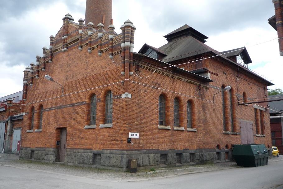Sida 56 (92) Hus 30 år 2010 (Nyréns) Hus 30 år 1899 med ursprungliga trappor mot norr och väster (SSM).