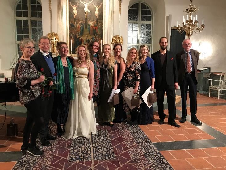 Avslutningskonserten i V. Karups kyrka Fr.v. Mette Borg, Matti Borg, Gitta- Maria Sjöberg, Victoria Gydov, Lisa Slobodziuk Olsen, Anna Ström, Tanja Soininen, Anne-Kristine Skov Vognsen, Noora Karhuluoma, Eric Schoeffler och Anders Wadenberg.