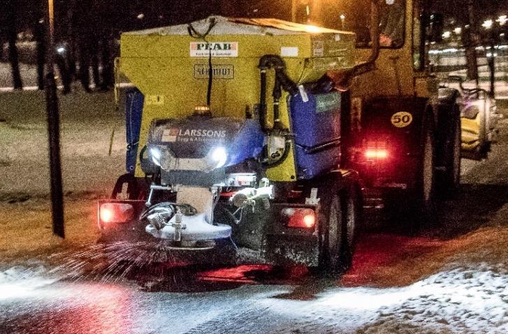 Under dessa vintrar har VTI haft i uppdrag av Stockholms stad att utvärdera sopsaltmetoden, med fokus på metoden i sig, tillhörande utrusningar och strategier, i syfte att kunna ge rekommendationer