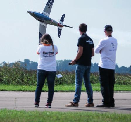 Vad som var mindre bra var att denna certifiering som gäller i minst ett år tydligen kostar 550 och den informationen hade de inte gått ut med innan, så piloterna som skulle certifiera sina flygplan
