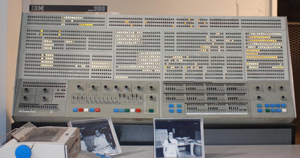 Blinkenlights Frontpanelen hos en IBM System/360 Modell 91 By MBlairMar)n -