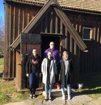 SOMMARÖPPNA KYRKOR Två av våra kyrkor står öppna för dig i sommar! Hedareds stavkyrka, Sveriges enda bevarande medeltida stavkyrka, byggd omkring år 1500, är väl värd ett besök.