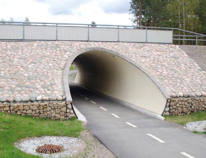 Passager av vägar, järnvägsspår och befintliga gångoch cykelbroar i utredningsområdet kommer att behöva beaktas i den fortsatta planeringen.