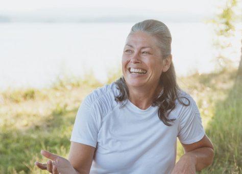 EN YOGISK RESA SVE: Mika Frost i Orsa berättar om sin yogiska resa, hur hon delade yoga via Facebook och skrev en bok. Mika delar dessutom ett viktigt yogapass för "Att hantera ilska" (Anger set).