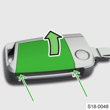 på grund av signalstörning från andra sändare. Felsökning Batteriet i nyckeln är nästan urladdat Efter att ha tryckt på en knapp på nyckeln blinkar inte kontrollampan.