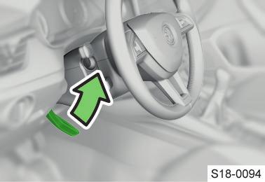 På sätet finns extra överdrag eller skyddsklädsel. Förutsättningar Motorn är igång. Manövrering Tryck på knappen eller för att slå på sätesuppvärmningen.