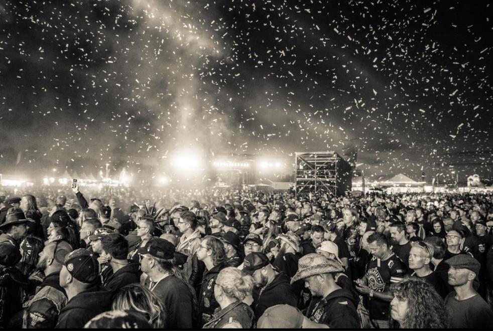 Vi besöker festivalen för att känna pulsen och atmosfären vid mat, marknadsstånd och