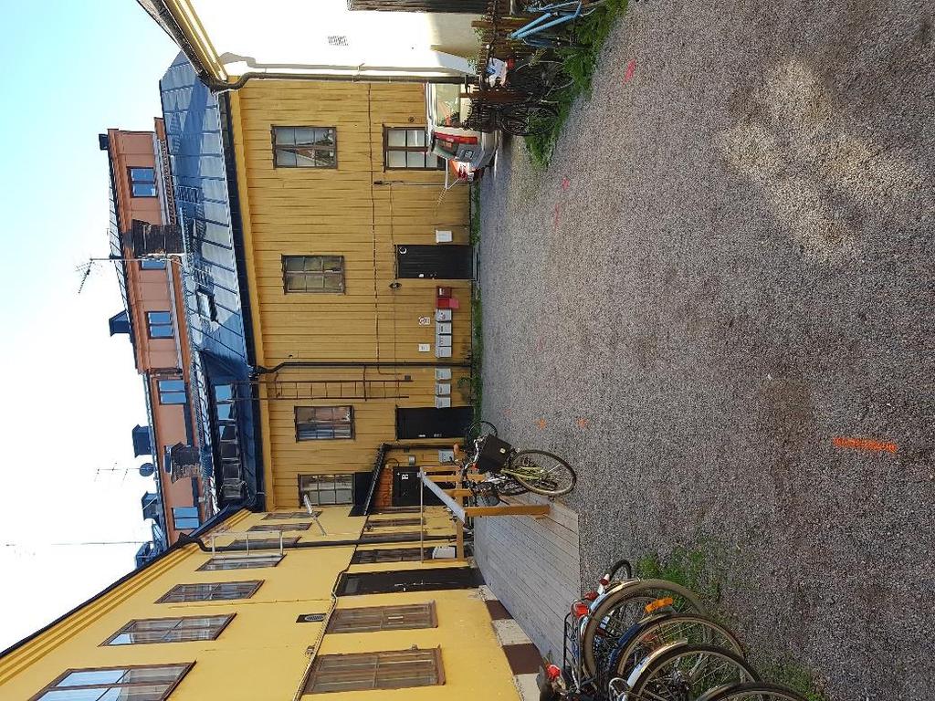 Linnégatan och Östra Ågatan som ansluter till fastigheten är belägna mellan nivåerna +6,7 och +8,2 m. 6.