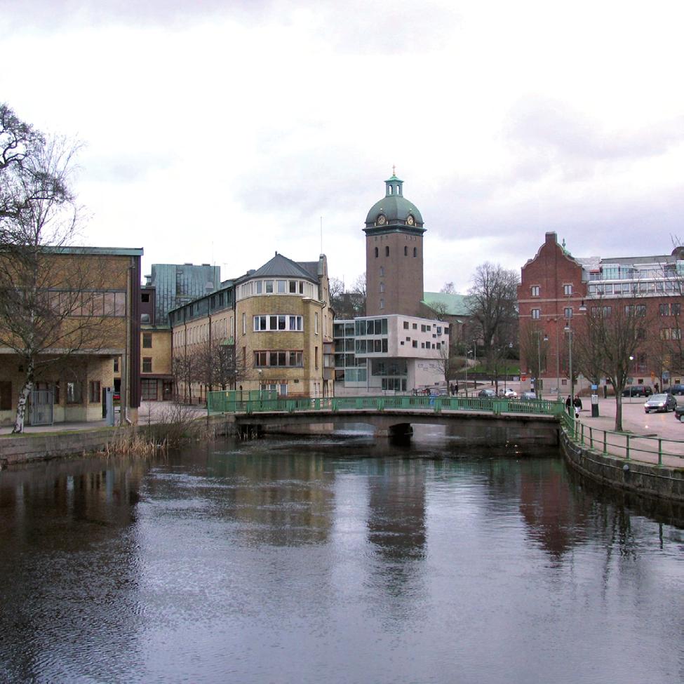 Utblick från Krokshallstorget mot Borås Wäfveris gamla kontorsbyggnad inom kv.