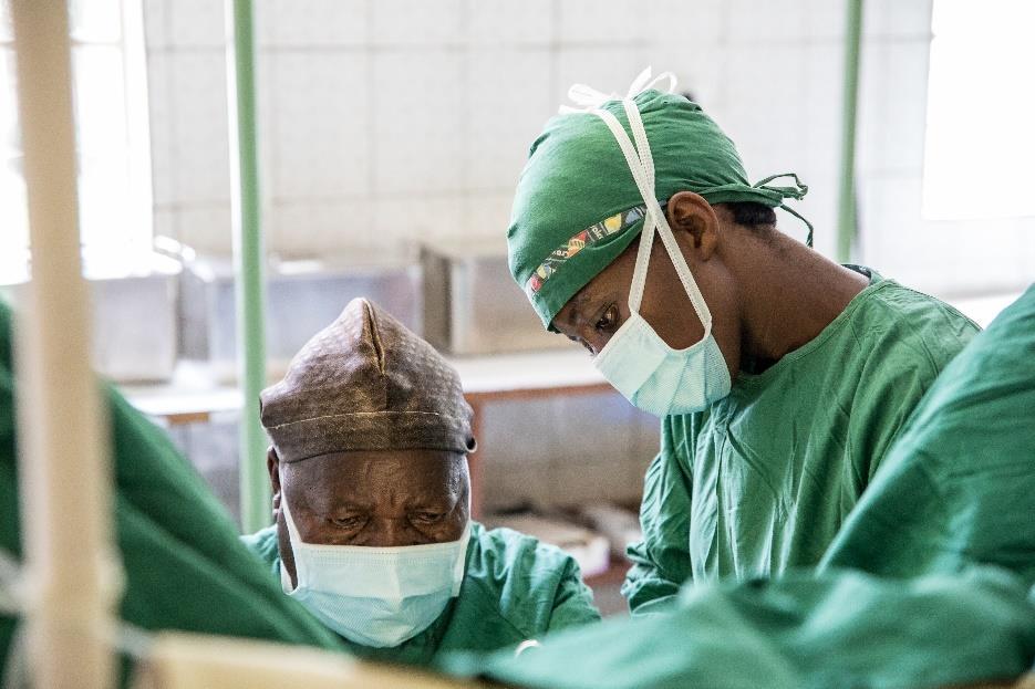 för att kunna genomföra studier, och PMU tillsammans med andra organisationer var med och gav stöd till att Panzisjukhuset i östra Kongo kunde byggas upp. Dr.