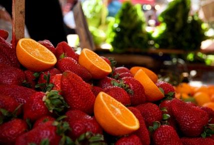 Prova också Canolli med ricottafyllning och gifflar med vanilj-, marmelad- eller ricottafyllning. Apelsiner och citroner Citrusfrukterna hade araberna med sig från Nordafrika under tidiga invasioner.