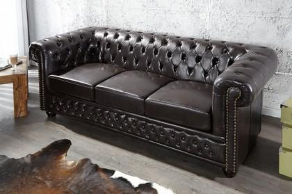 Svart soffa i chesterfield modell 0871-011 Avslut: