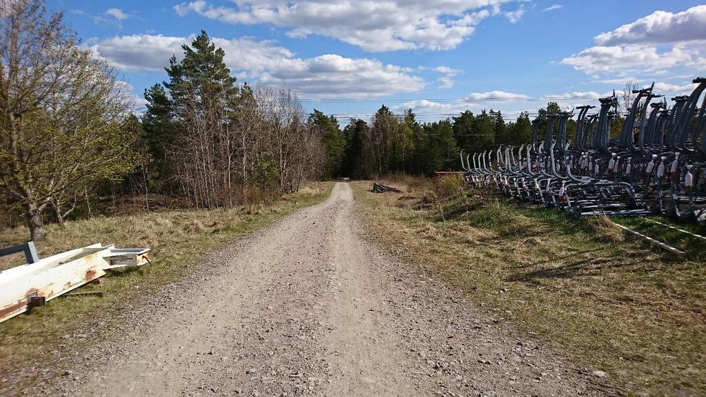 Sida 4 av 12 4. Förhållanden på plats 4.1 Området Vedbobacken ligger inom nordvästra delen av Västerås. Öster om backen ligger Vallbyleden och norr och väster om denna Hagabergsgatan.