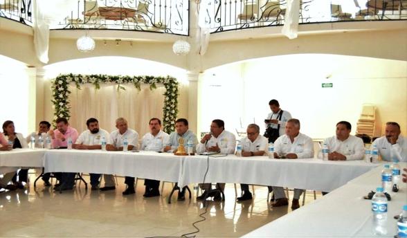 David Flores Lavenant. A dicha reunión asistió el presidente de los Rotarios Torreón Laguna, Jesús Manuel Villalobos Amezcua, entre otros directivos del Club.
