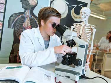 behörighet till högskolan. FORTSATTA STUDIER De högskoleförberedande programmen förbereder dig för fortsatta studier på högskolor och universitet.