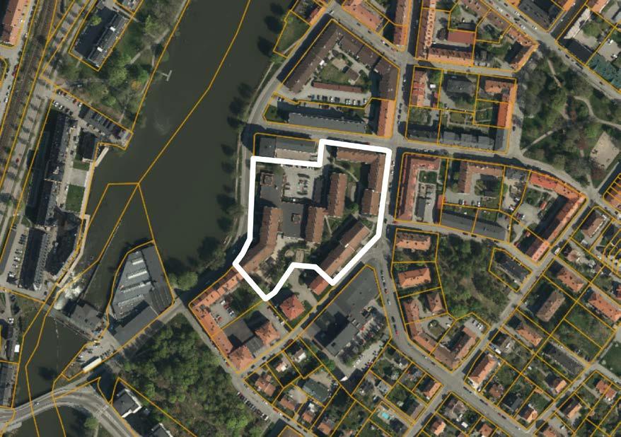 Eskilstuna kommun 2 (11) Plangräns illustreras med vit streckad linje. Fastigheten Skidåkaren 2 är ljuslagd yta inom planområdet. Kartbild från Eskilstunakartan.