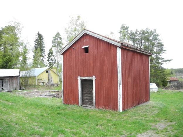 Längs med Bennäsvägen finns en gårdsgrupp som härstammar från 1700-talets slut.