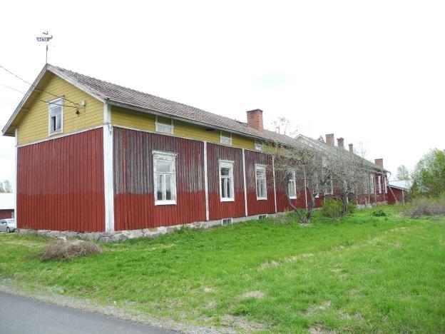 Särskilt vissa av de gamla ekonomibyggnaderna är i dåligt skick medan endast en av de gamla bostadsbyggnaderna är i lite