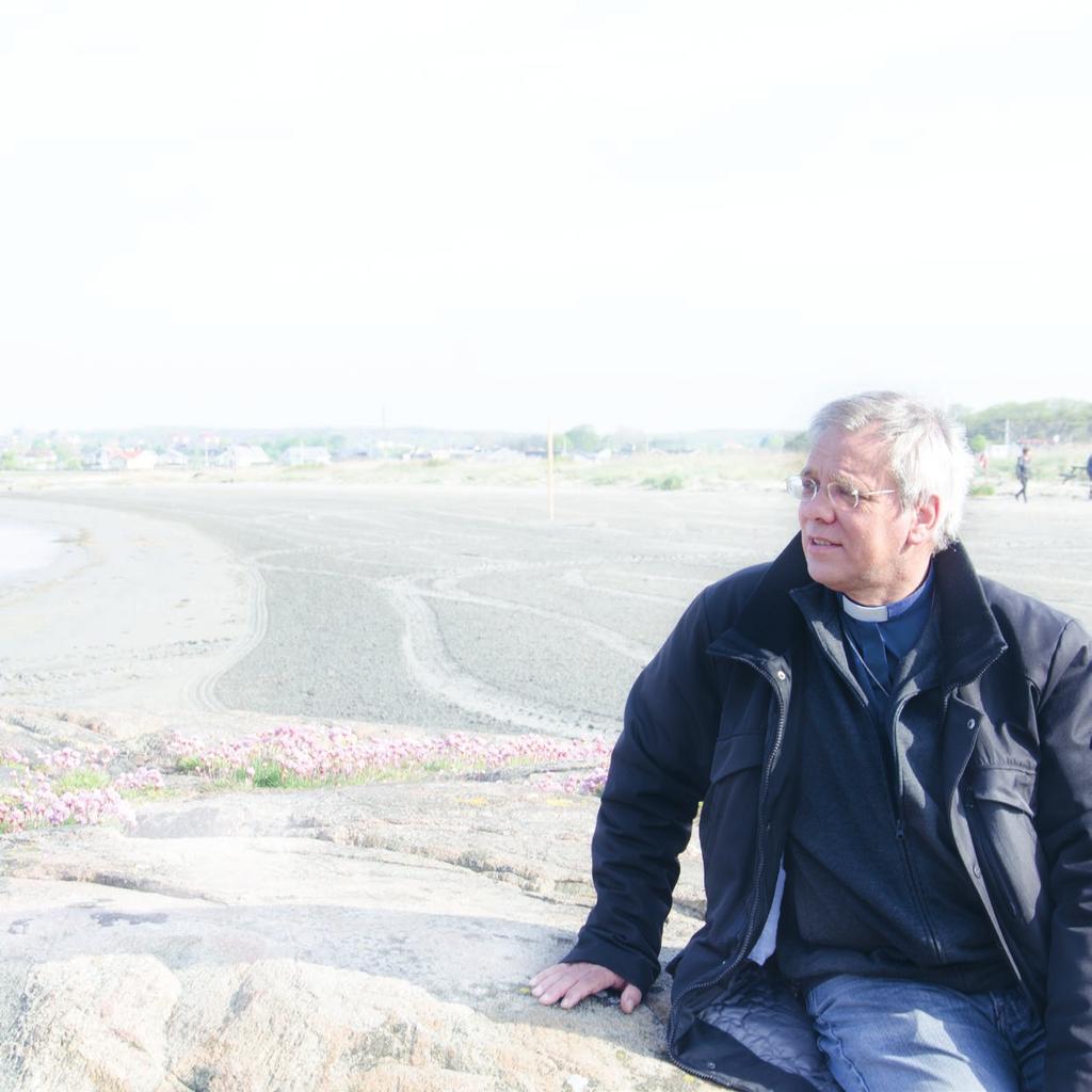 I väntan på sommaren Hit går inte Läjesborna på sommaren, säger Kalle Svensson när vi går den korta promenaden från parkeringen till stranden vid Läjets krog och pizzeria.