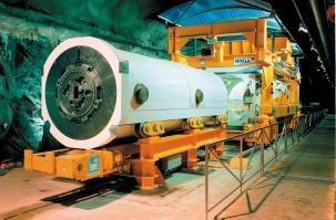 The main data of the deposition machine are as follows: Height: Width: Length: Weight: 4.6 m 3.7 m 11.5 m 160 metric tons including the weight of the copper canister.