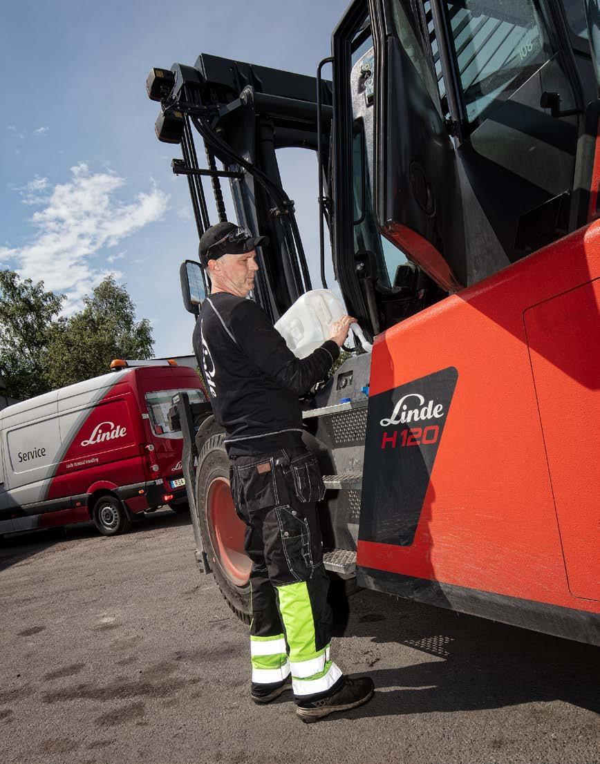 Med den typ av avtal vi har flyter allt bara på. Servicen och underhåll sker med vissa intervaller, liksom utbyte av truckar.