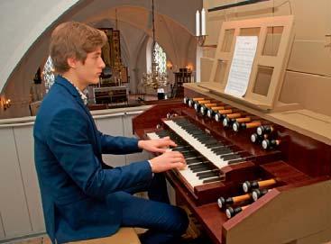 18 Välluvs kyrka Tina Bergholm, sång, och Fredrik Albertsson, orgel