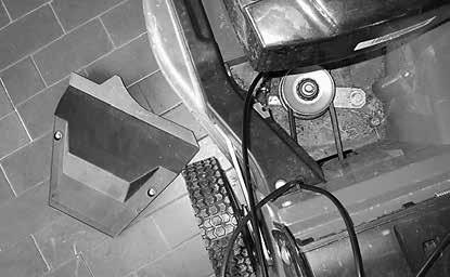Na jeder gebruik van de machine het ondergedeelte schoonmaken, absoluut zonder waterstralen te gebruiken.