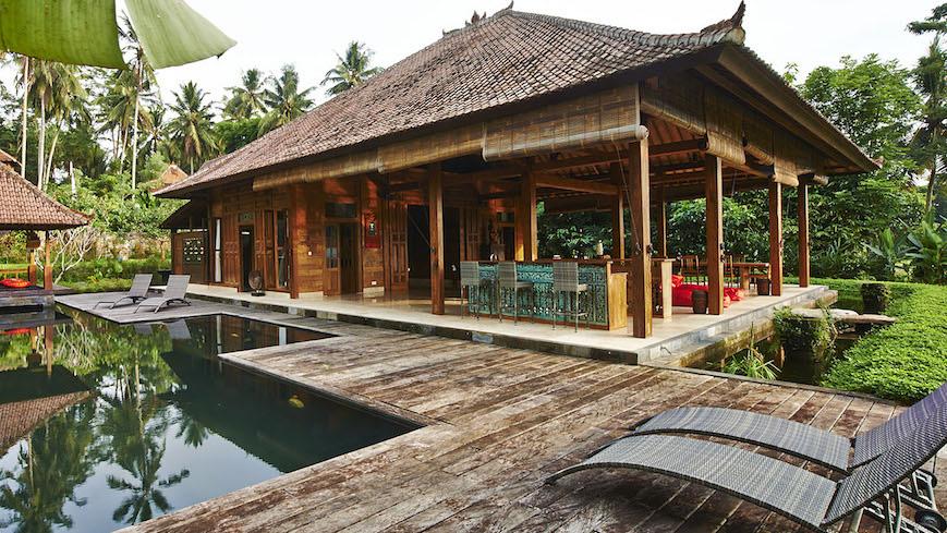 VI BOR OCH TRÄNAR PÅ TRE MAGISKT VACKRA PLATSER CANGGU fredag 13/3 måndag 16/3 På fredag startar retreaten i trendiga Canggu som består av små byar med vägar som leder ner till en gudomlig strand för
