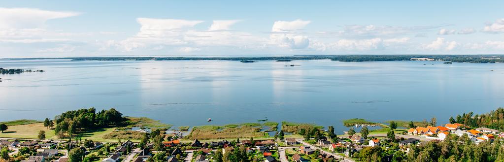 MARIESTAD OCH SJÖLYCKAN VÄLKOMMEN TILL BRF UTSIKTEN SJÖLYCKAN Prisvärda radhus med vy över Vänern! Området Sjölyckan är perfekt för dig som vill ha nära till Vänern och staden på lagom avstånd.