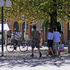 8 / Cykelplan 2016 för Strängnäs kommun länkar. Cykelnätet ska inom tätorterna vara väl belyst med goda siktförhållanden för att ge socialt trygga miljöer. Cykelvägnätet ska ges en tydlig vägvisning.