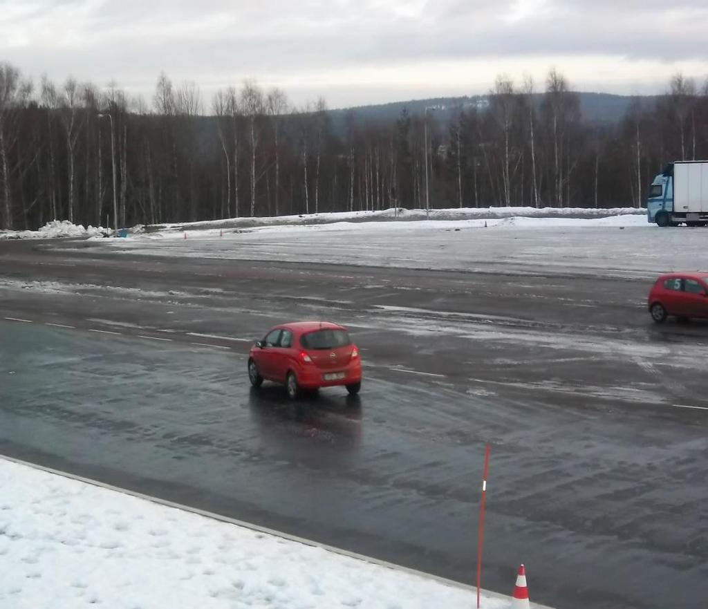 Tips på aktiviteter Gör värderingsövningen fyra hörn med frågeställningen vem avgör när man ska sluta köra bil. Boka en timme tillsammans på en halkbana.