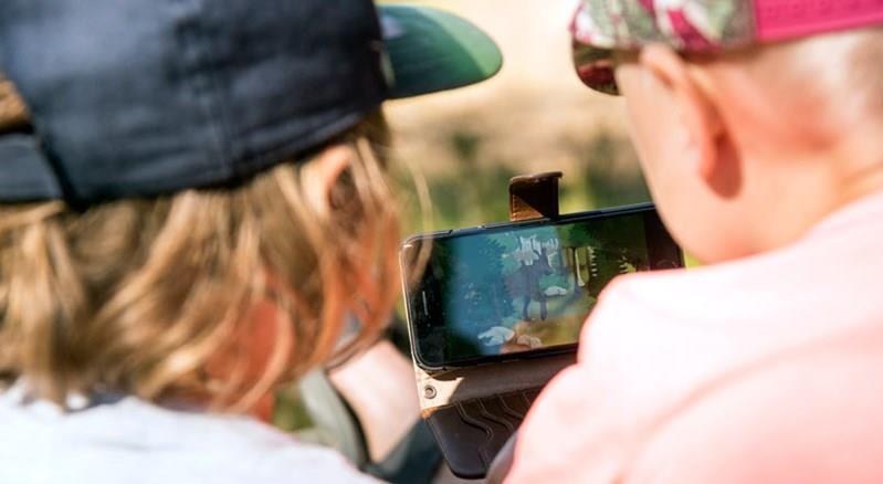 3 Skogsmulle och naturboken är ett spel i en app, för barn i åldern 4 6 år.