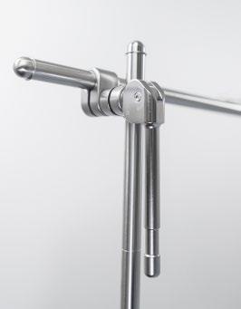 bottom knob clockwise to tighten.