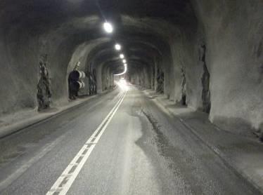 8.2 Provplatser Som provplatser för korrosionsprovning med kloridhaltigt vatten valdes Muskö- och Äspötunnlarna ut.