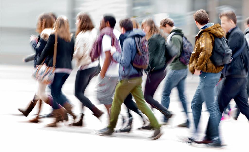 Alla bör vara fysiskt aktiva i sammanlagt minst 30 minuter per dag. Intensiteten bör vara åtminstone måttlig, som en rask promenad.