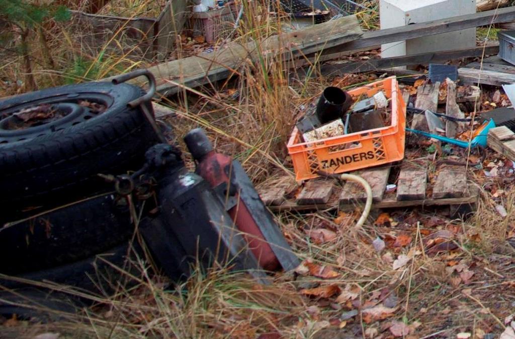 Foto SSBF Sten Thörnvik Ett befäl och två brandmän från Katarina brandstation kommer med stationsbil till brandplatsen ca: 04.00 för att avlösa den personal som är där.