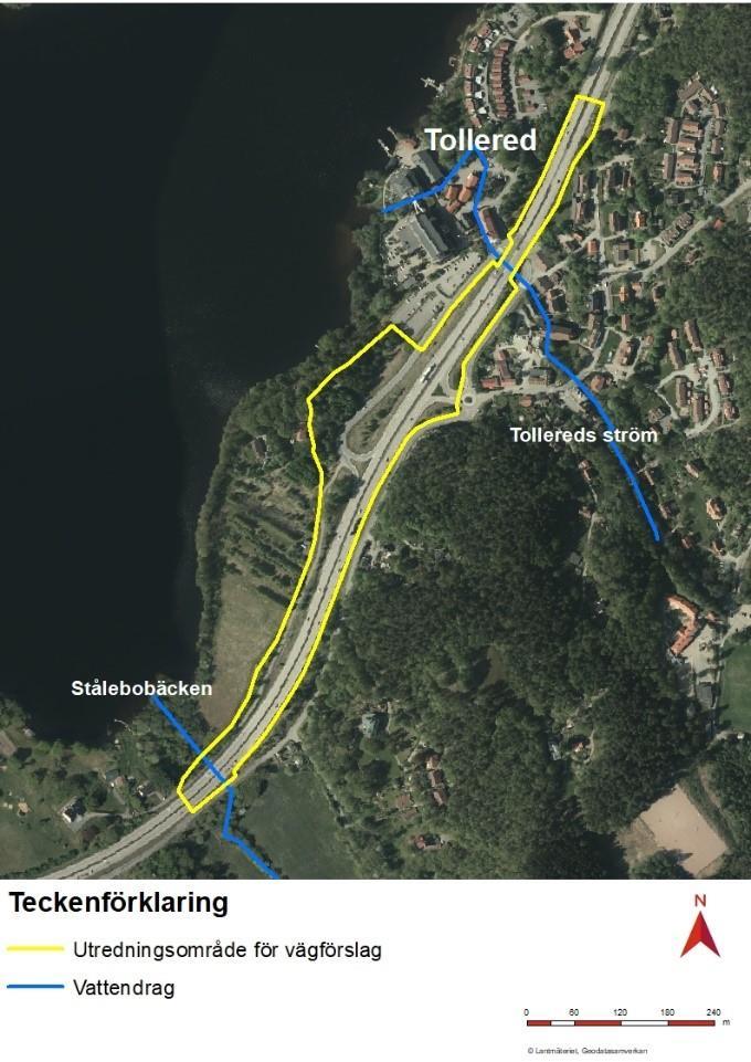 Figur 1. Utredningsområdet för vägförslag för ombyggnation av väg E20 vid Trafikplats Tollered syns markerat med gult. Blåmarkerat är vattendrag som mynnar i sjön Sävelången. 1.2 Metod Att genomföra en riskutredning innebär i sig flera olika delmoment.