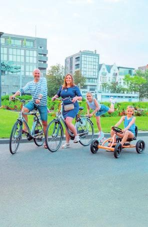 VRIJETIJDSMARKT JONG IN OOSTENDE Ook de vele jeugdverenigingen en jeugdwerkinitiatieven zetten hun werking in de kijker tijdens een specifieke infomarkt. Of amuseer je tijdens de Zeepkistenrace!