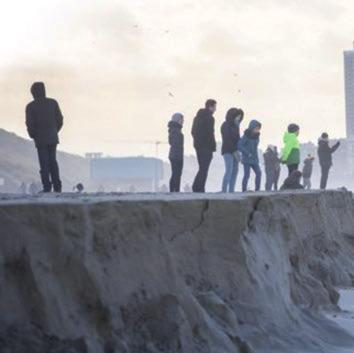 Hierdoor en door het afsmelten van ijspakken op land, is de gemiddelde zeespiegel voor onze kust de voorbije tachtig jaar met zo n 20 cm gestegen.