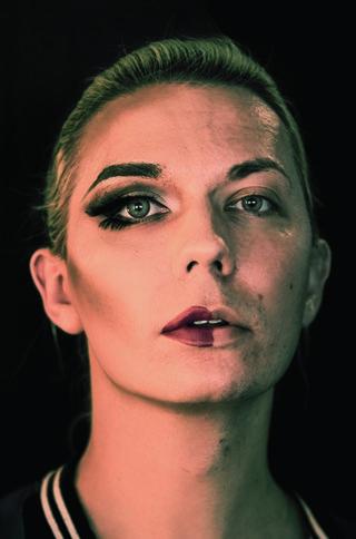 TRANSGENDER (lezing door Eline Vermeulen) Eline Vermeulen gender en diversiteitsexpert, maatschappelijk assistent en universitair medewerker bij het Transgender Infopunt is als recent afgestudeerde