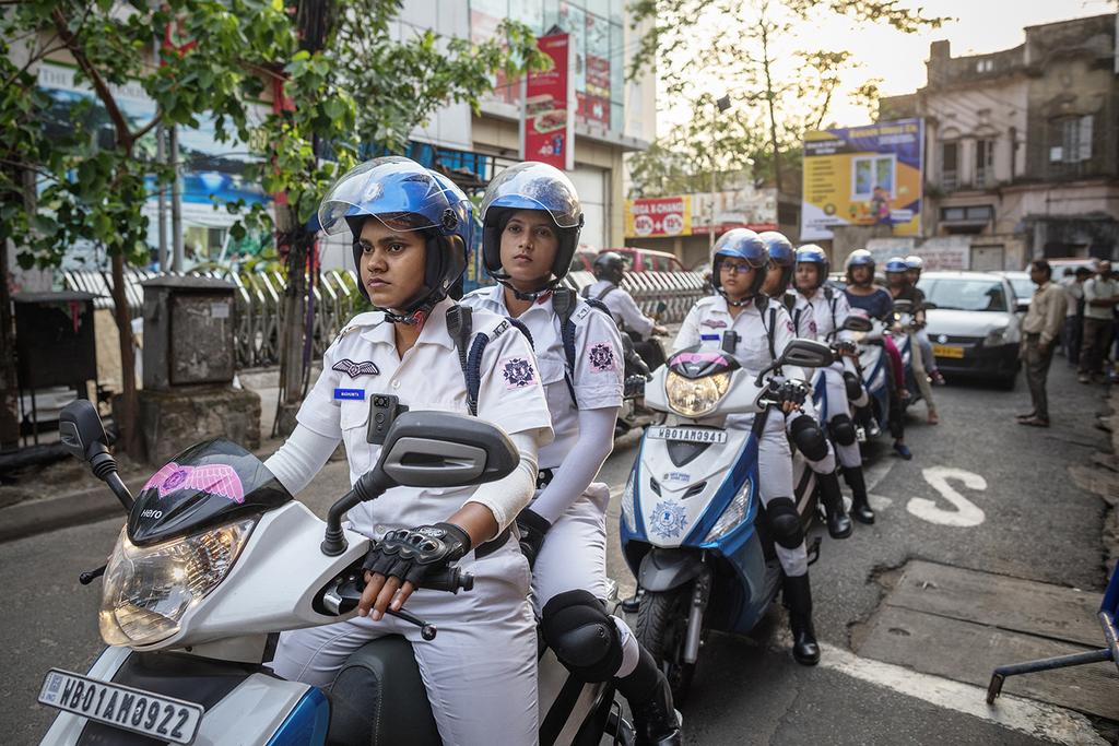 a Våldtäktspoliser gör gatorna säkrare i Indien Samtidigt som historiens största val hålls i Indien satsar Calcutta på att öka tryggheten hos kvinnor.