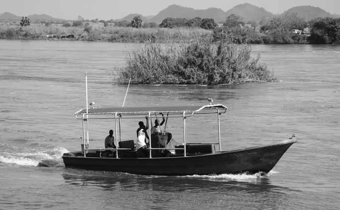 Sydsudanesisk militär flodbåt på Vita Nilen nära huvudstaden Juba. Foto: Fredrik Hesselman 2010.
