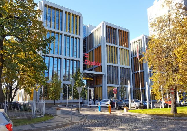 ENFARENHET INOM KOMMERSIELLA OCH BOSTADS PROJEKT 11 Två tvillings torn med hotel, kontor och lägenheterna Z-Towers.