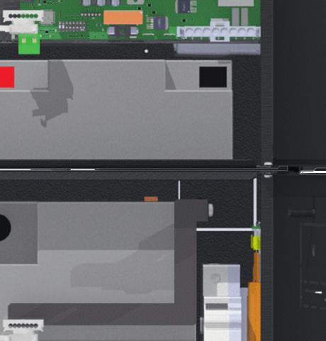 Montering av batteribox med huvudenhet Det är möjligt att koppla till extra batteriboxar för utökad reservdrifttid. Kabelgenomföring finns i enhetens undersida och skall brytas loss innan montering.