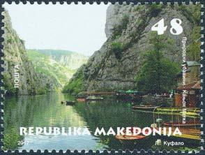 Dessförinnan hade dåvaran - de Makedonien gett ut egna fri märken sedan 1992, efter att landet föregående år hade ut - ropat sin självständighet från Jugoslavien.